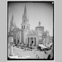 Cathedral of Guadalajara in the late 19th century (Wikipedia).jpg